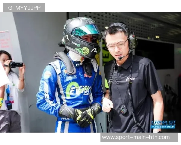 颜骏凌与偶像范德萨合影感慨万分：追梦路上的每一步都值得珍惜